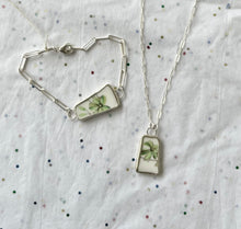 Load image into Gallery viewer, Green Flower Bone China Necklace